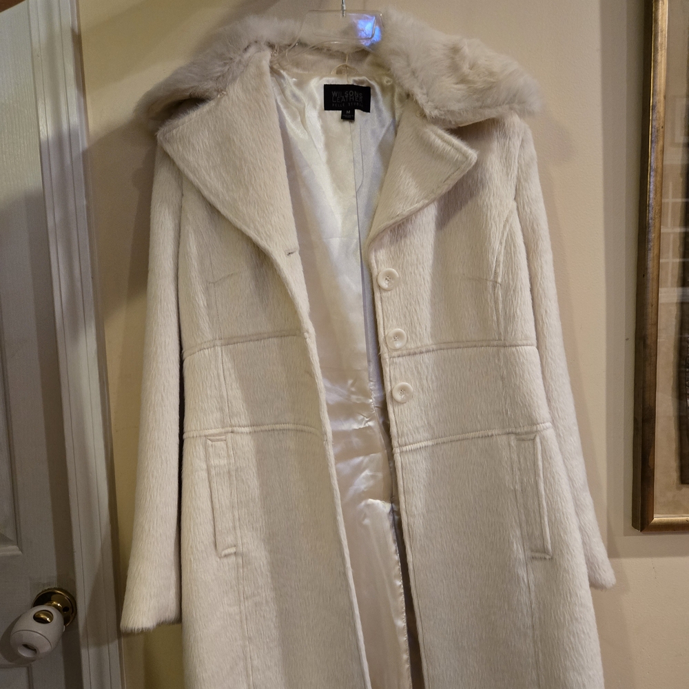 Wilsons Leather Women's Cream Trench Coat with Fur Collar Vintage.